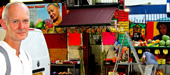 Robin Lane, leading a 2009 tour of the Dulwich area of London on behalf of London Vegans